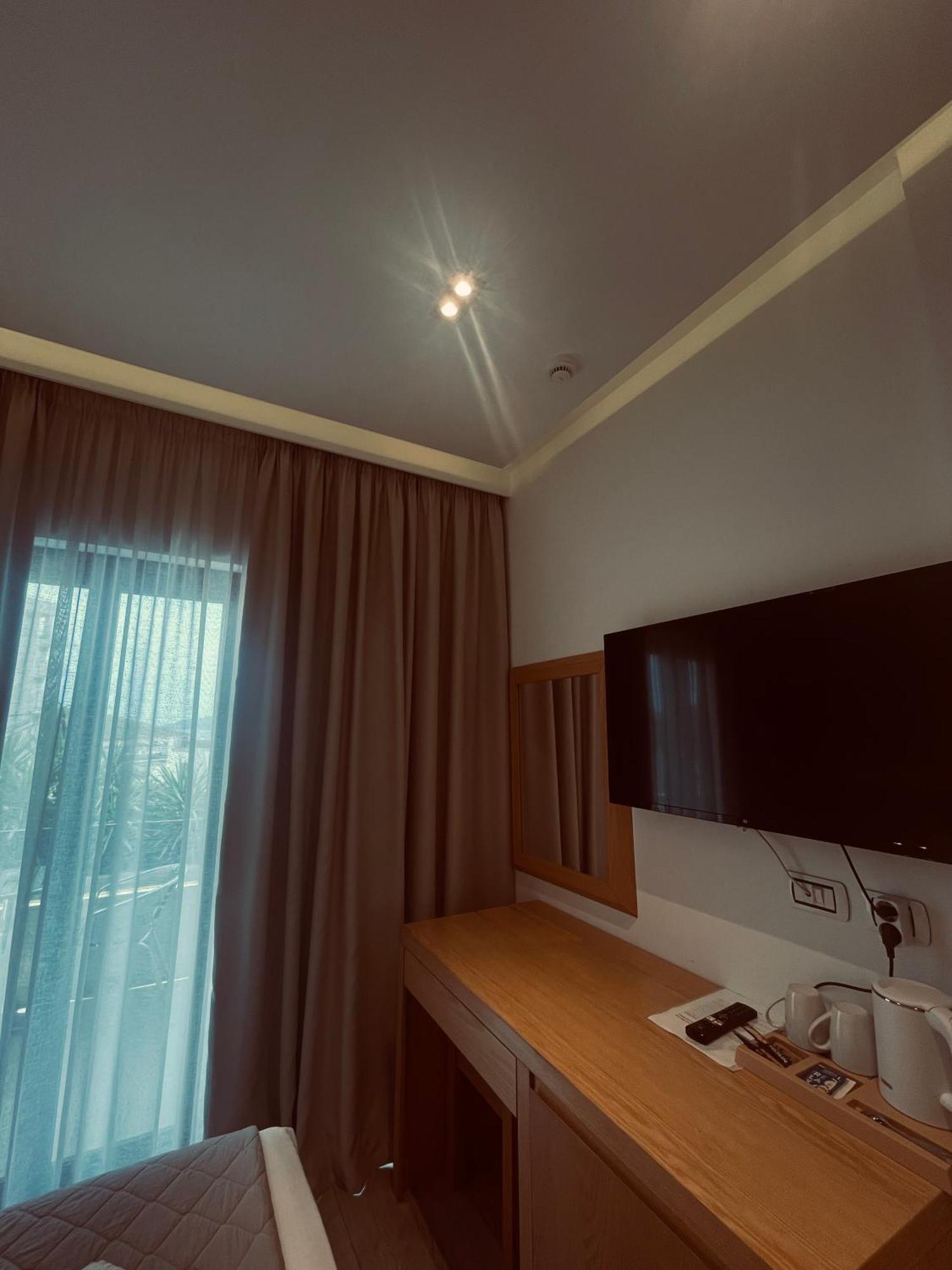 Hotel Sole Saranda Extérieur photo
