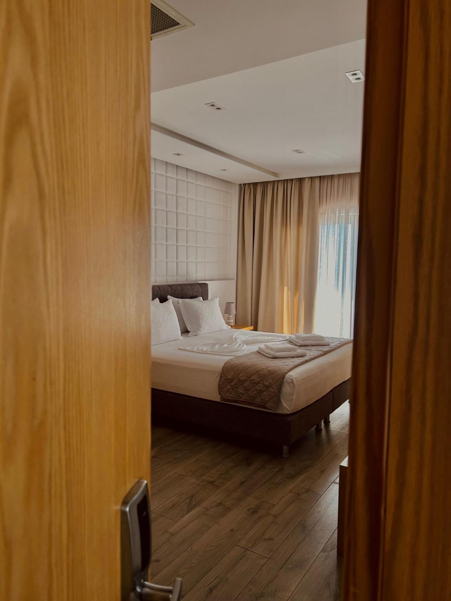 Hotel Sole Saranda Extérieur photo
