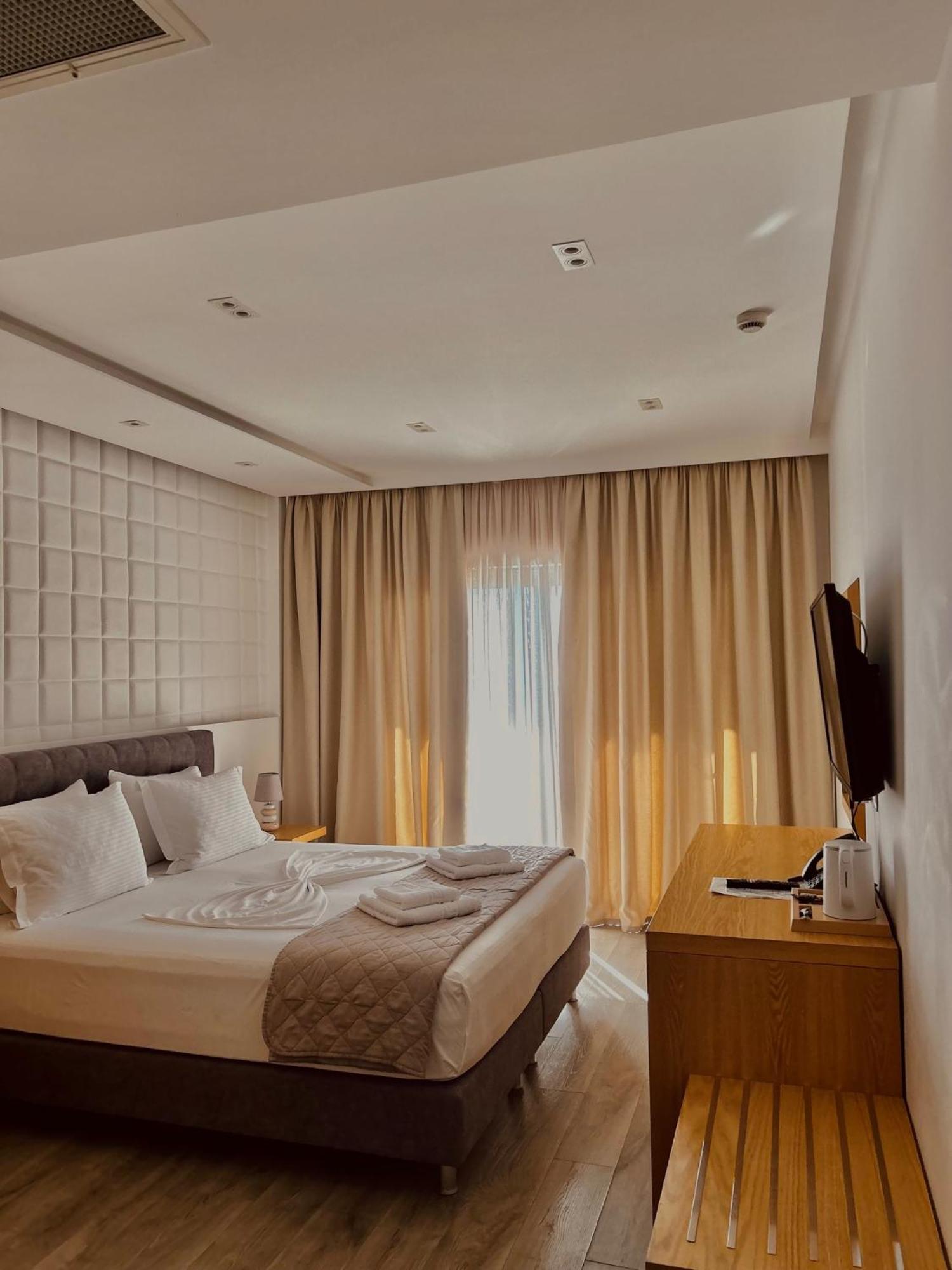 Hotel Sole Saranda Extérieur photo