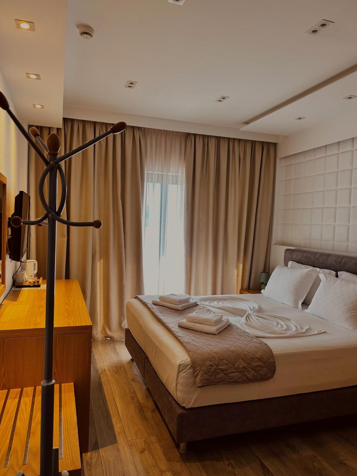 Hotel Sole Saranda Extérieur photo